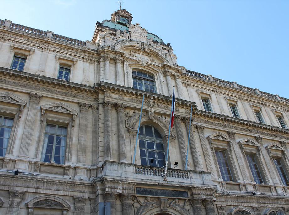 Des agents du guichet asile de la préfecture de Marseille écroués pour