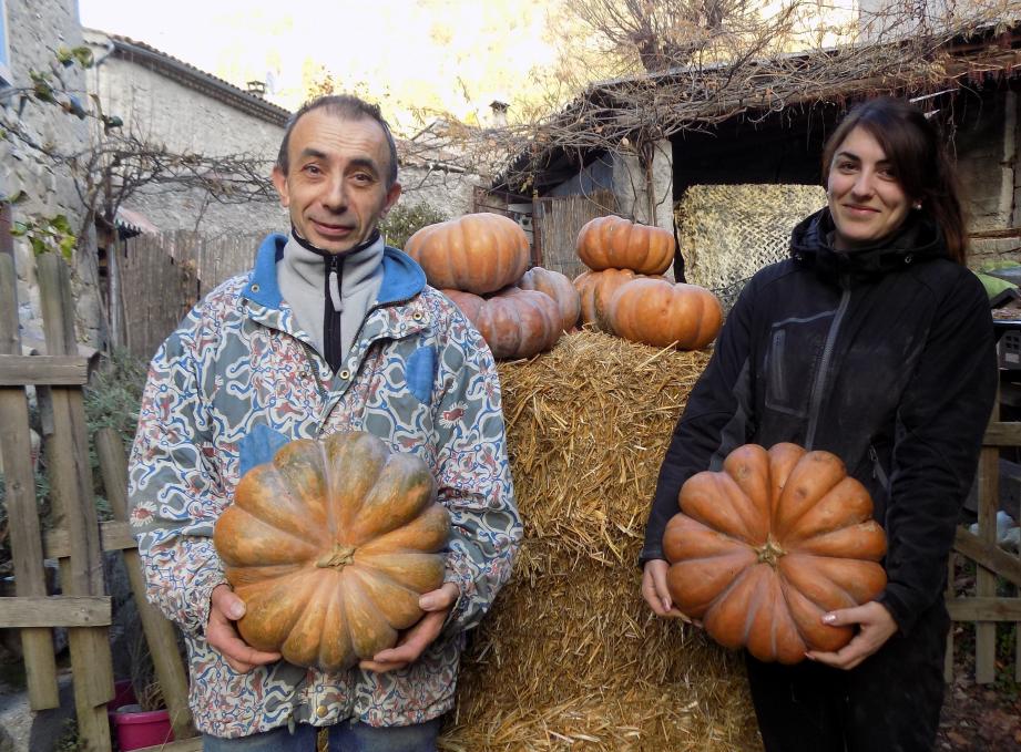 Philippe et sa fille, Oriane, des spécialistes des rayoles de courge à la sauce de noix.