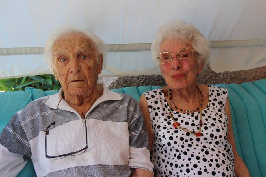 Paul Burguière, avec son épouse Suzanne, en juin dernier lors de ses 100 ans.