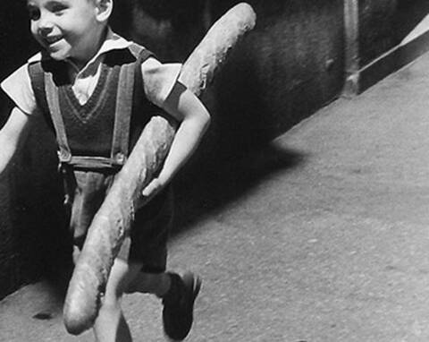 Enfant Avec Une Baguette Magique Magique Photo stock - Image du brillez,  homme: 20819962