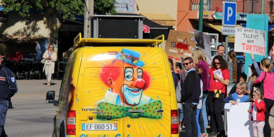 Manif autour du cirque Muller Roquefort les Pins Monaco Matin