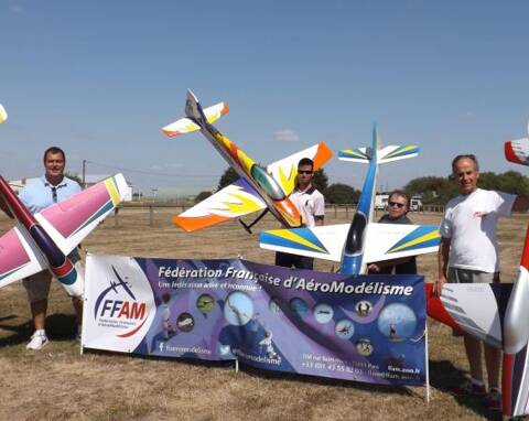 Ces quatre Varois visent les sommets au championnat de France avec leurs avions  radiocommandés - Var-Matin