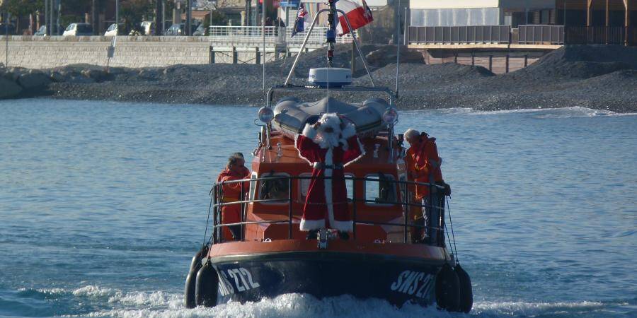 Le Père Noël débarque en bateau au Cros-de-Cagnes - Nice-Matin
