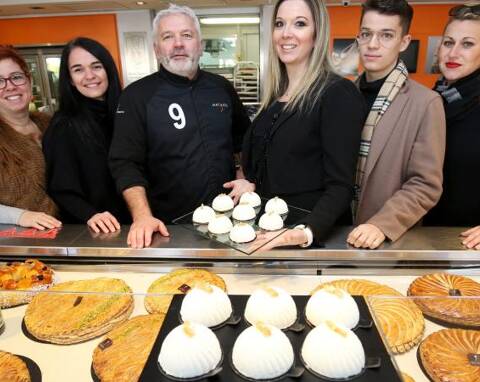 La Patisserie D Alexia La Gagnante De L Emission Les Rois Du Gateau Dans La Vitrine D Un Maitre Var Matin La Patisserie D Alexia La Gagnante De L Emission Les Rois Du Gateau Dans La Vitrine D Un Maitre Var Matin