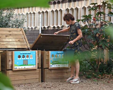 Installation de bacs à compost dans les jardins partagés