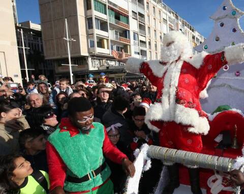 L'arrivée sensationnelle du Père Noël sur le port - Monaco-Matin