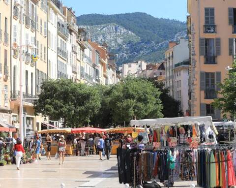 Le marché du Cours Lafayette enfin au complet à Toulon - Var-Matin