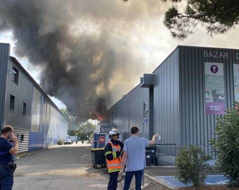 Un Important Incendie Se Declare Dans Un Magasin De La Zone Des Tourrades A Cannes Nice Matin Un Important Incendie Se Declare Dans Un Magasin De La Zone Des Tourrades A Cannes Nice Matin