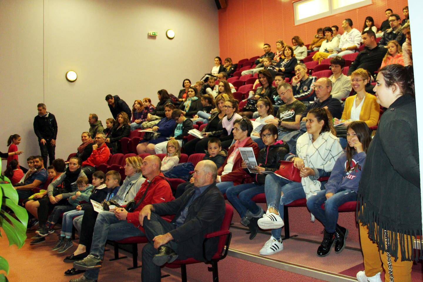 Le collège YvesMontand ouvre ses portes à ses futurs élèves  VarMatin