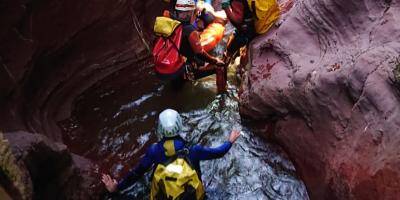 Les CRS secourent trois personnes dans un canyon en pleine nuit