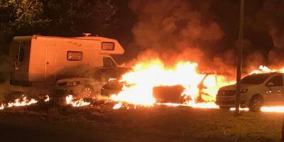 Cinq voitures brûlées sur un parking à Pignans
