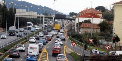 Un incendie se déclare le long de l'autoroute A57 à La Valette, la circulation provisoirement interrompue