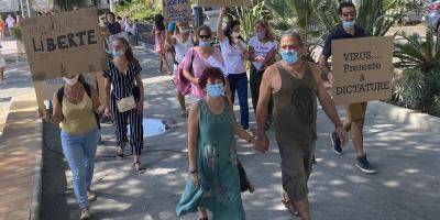 Covid-19: des anti-masques manifestent à Sainte-Maxime
