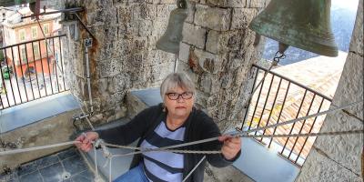 Marie Chantal Chastel, seule femme de la Côte d'Azur à faire (encore) sonner les cloches de ce village
