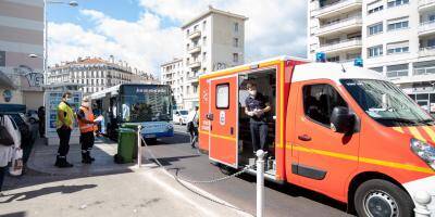 Un bus transportant 16 passagers et une voiture entrent en collision à Toulon