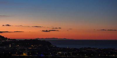 PHOTOS. Admirez la Corse émerger de la Méditerranée depuis la Côte d'Azur