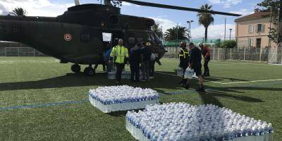 VIDÉO.Des milliers de litres d'eau héliportés de Menton vers la Roya