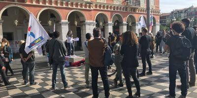 Une centaine de professeurs des collèges et lycées a manifesté ce mardi matin à Nice