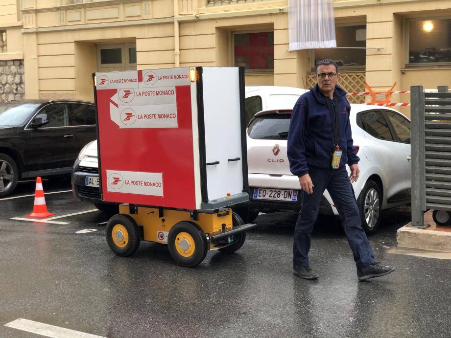 La Poste de Monaco teste un robot qui aide les facteurs NiceMatin