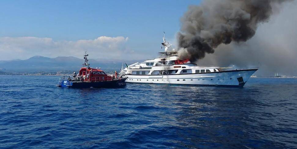 Les Plus Grands Naufrages De Bateaux Les naufrages de bateaux les plus impressionnants à Antibes et ses