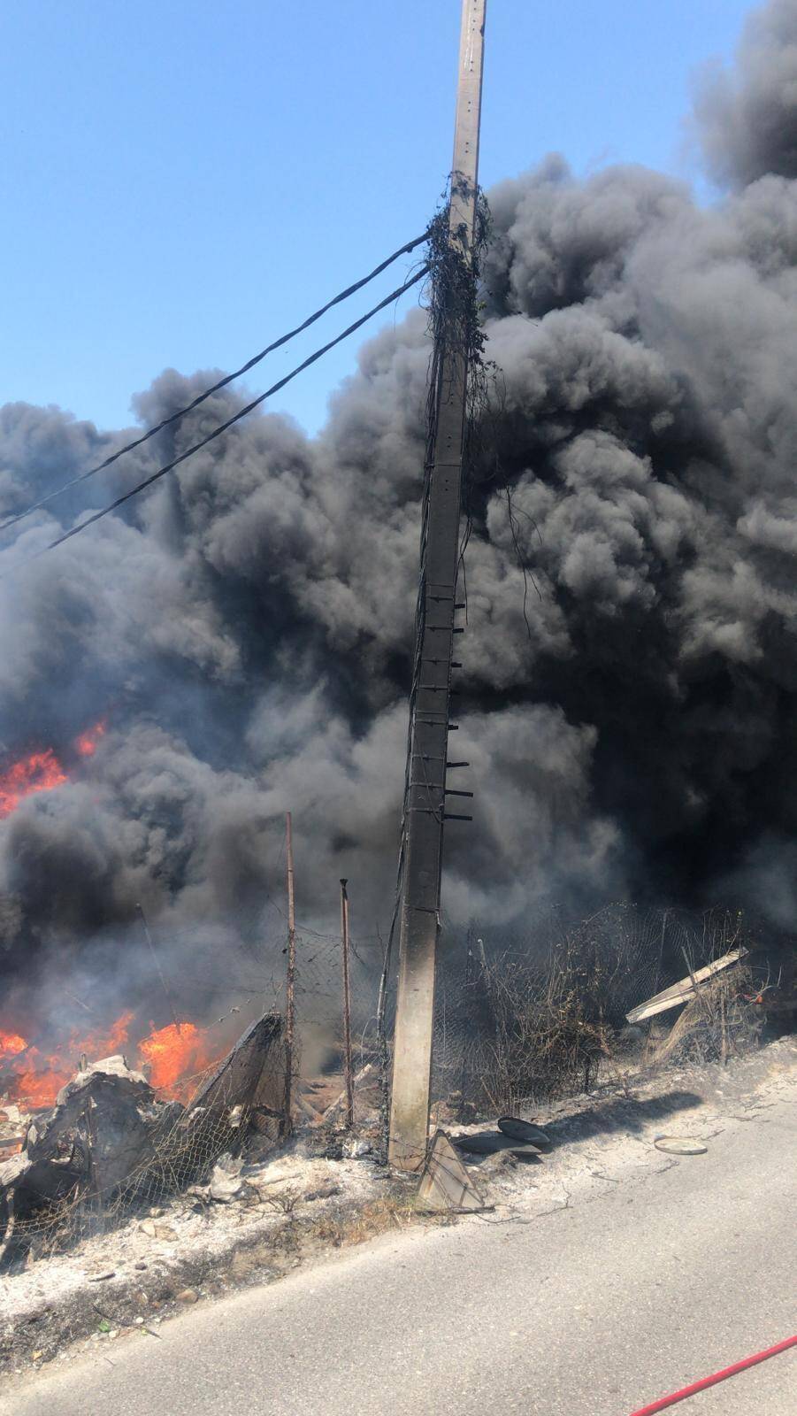 Nice Matin Faits Divers Saint Laurent Du Var PHOTOS. Le feu de Saint-Laurent-du-Var a détruit plus de 2.000 m2 de