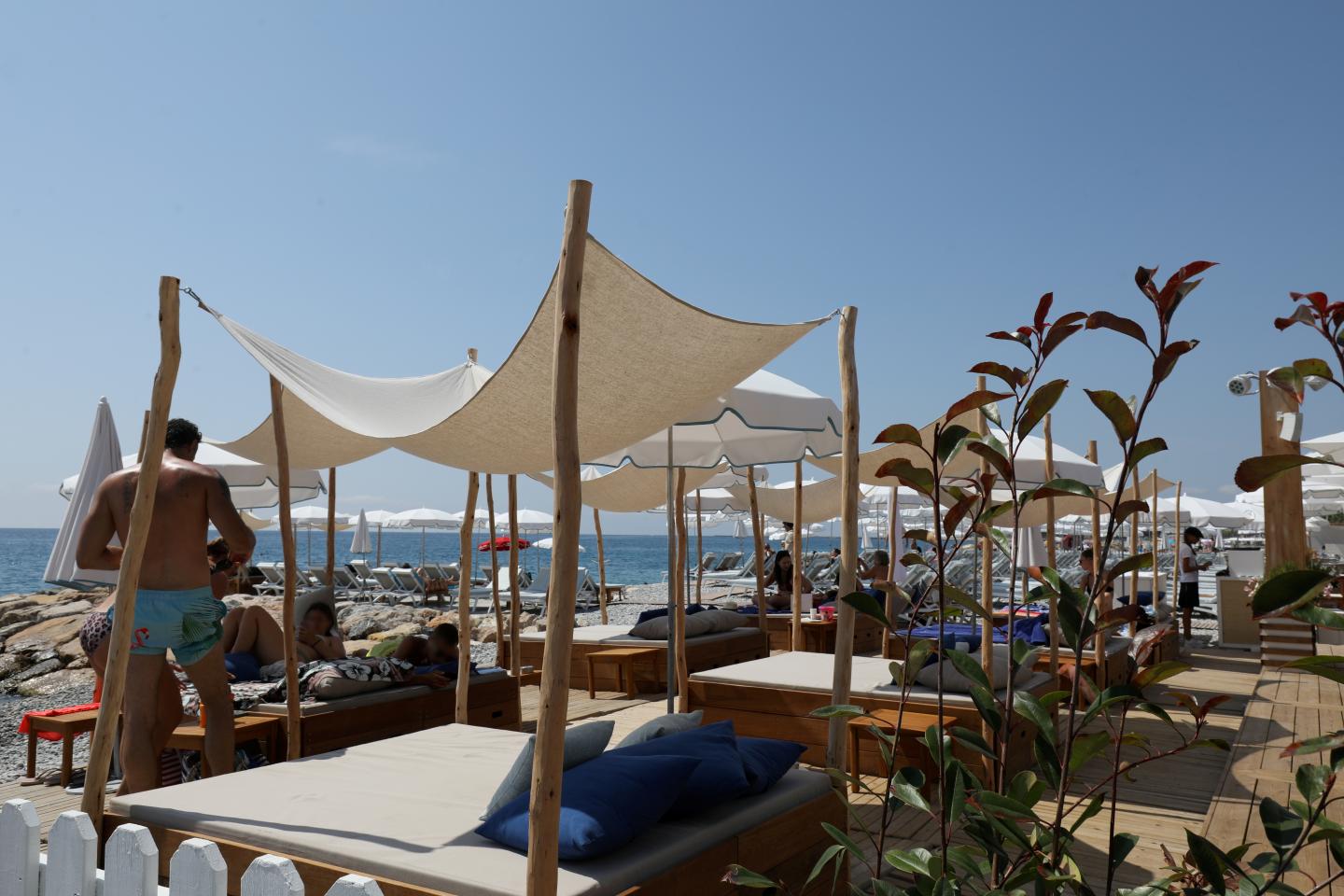 Transat, parasol, café... Quelles sont les plages privées les plus