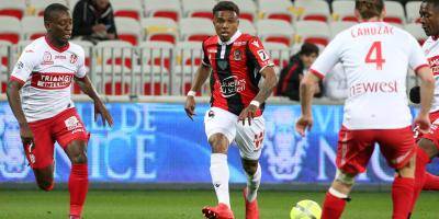 Le défenseur de l'OGC Nice Patrick Burner file à Nîmes