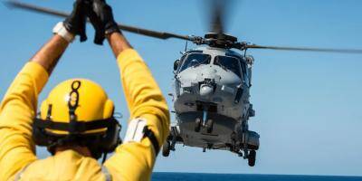 Une frégate, un hélicoptère et deux vedettes engagées dans une opération de contrôle sur un navire marchand en Méditerranée