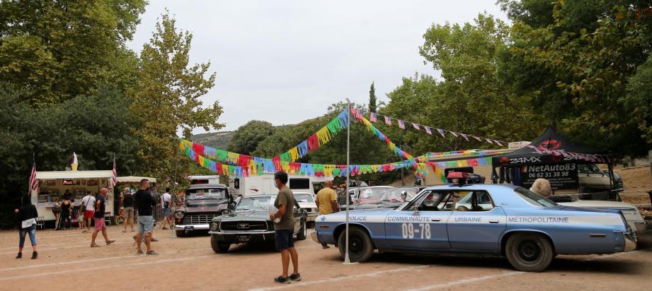 De toutes marques et de toutes époques, les passionnés comme les curieux ont pu observer de près ces véhicules pour certains inscrits en bonne place dans l’histoire de l’automobile.