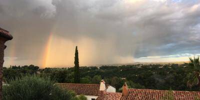 EN IMAGES. Pluie, éclairs, grêle... Un spectaculaire orage réveille la Côte d'Azur ce mardi