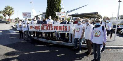 Ils manifestent à l'aérodrome de Cannes-Mandelieu contre les nuisances du ciel