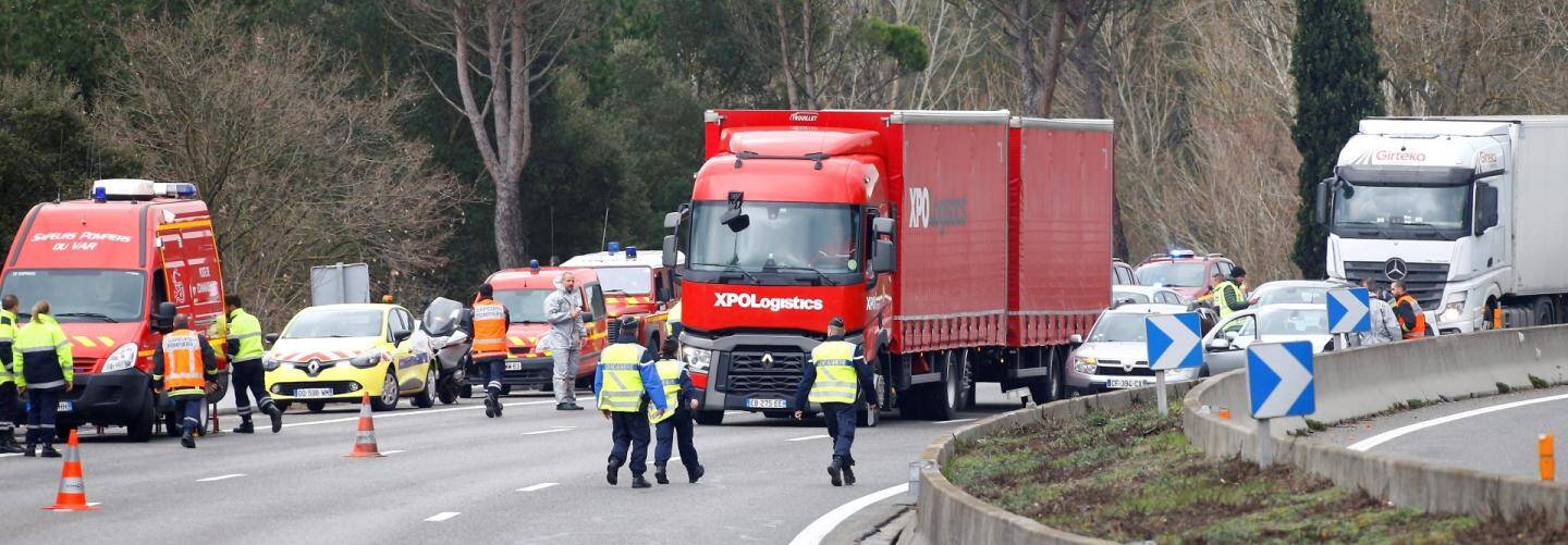 PHOTOS & VIDEO. Les images impressionnantes du camionciterne accidenté sur l'A8 NiceMatin PHOTOS & VIDEO. Les images impressionnantes du camionciterne accidenté sur l'A8 NiceMatin