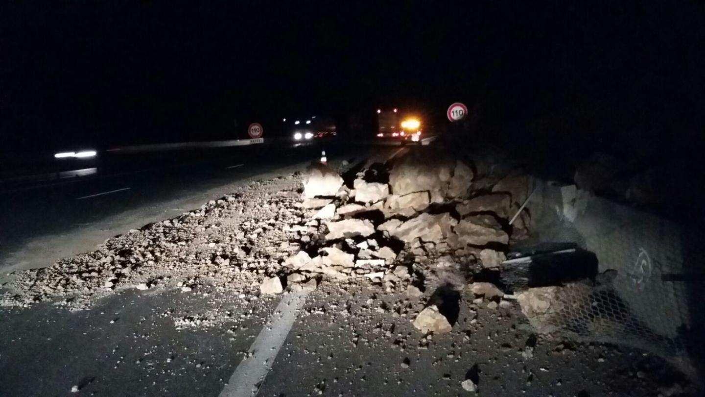 PHOTOS. Les images de l'éboulement sur l'A8 ce jeudi NiceMatin