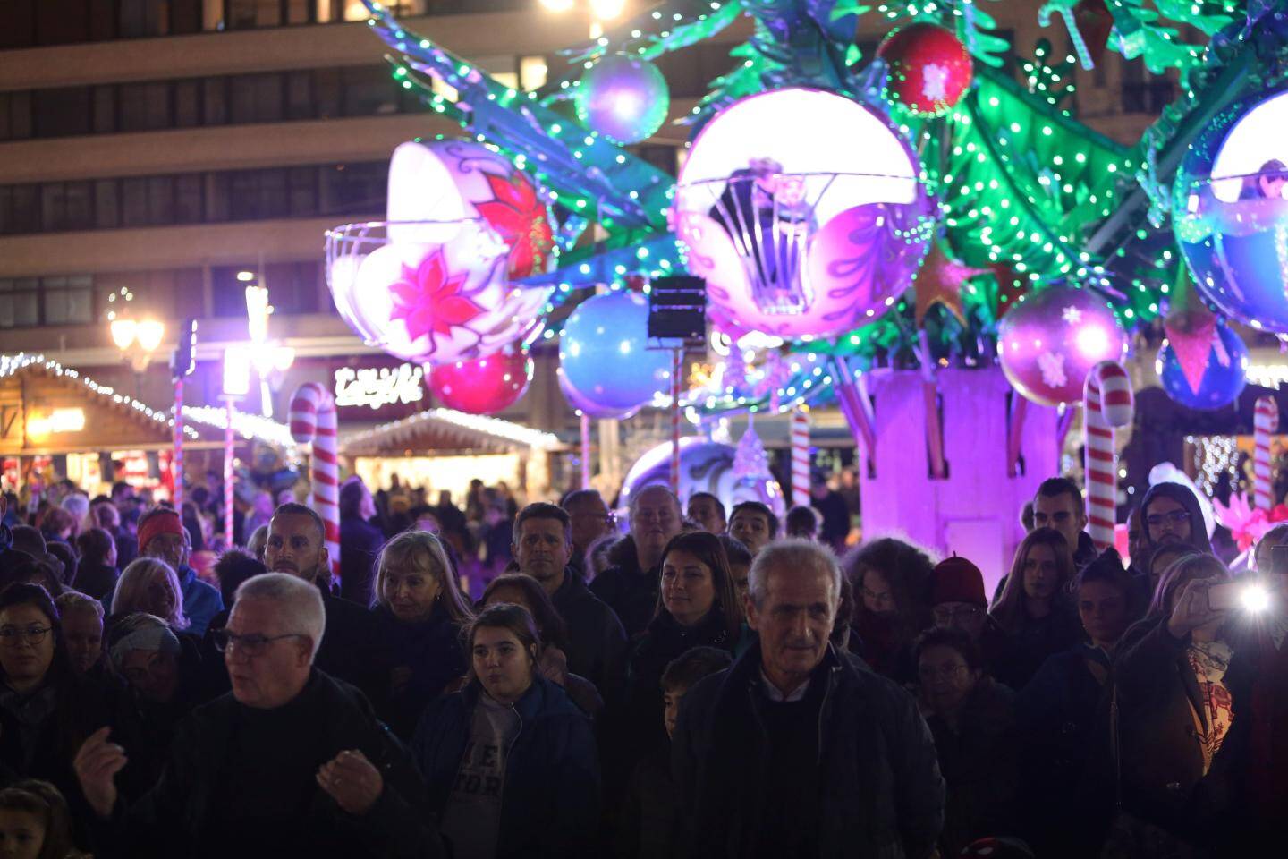 PHOTOS. Le village de Noël de Toulon ouvre la période de fête - Var-Matin