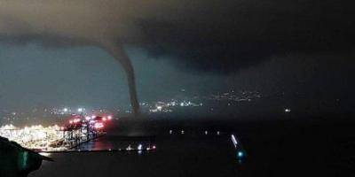 PHOTOS. Trombes marines, foudre... Les images impressionnantes du violent orage qui s'est abattu sur Gênes