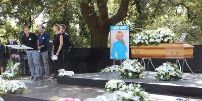 Des centaines de personnes réunies aux obsèques d'Annie Cordy à Cannes