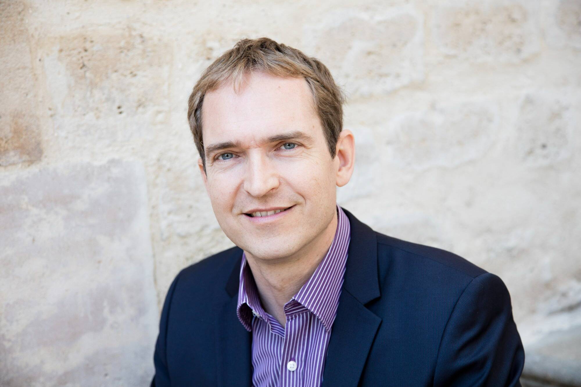 En marge du Prix du Titre-Hôtel de Paris Saint-Tropez, le romancier varois Fabrice Humbert présente son nouveau livre