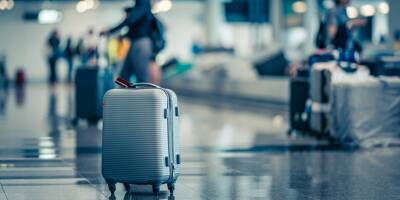 Un passager de Ryanair arrache les roulettes de sa valise pour éviter de payer un supplément bagage, la scène vue plus de 5 millions de fois sur les réseaux