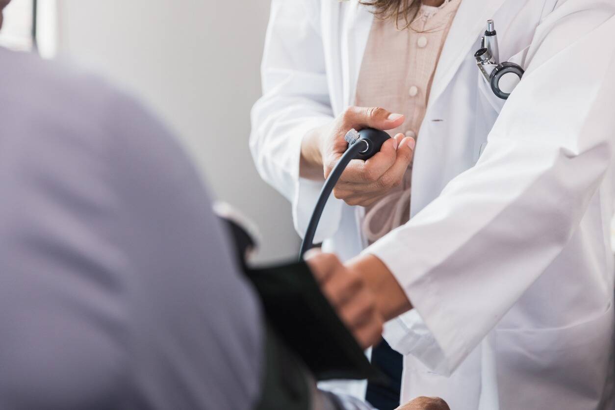 Ne supportant plus l'attente aux urgences, le fils d'un patient assène un coup de poing au visage du médecin