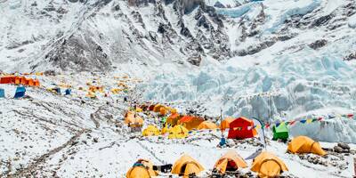 70 après sa conquête par Edmund Hillary et Tenzing Norgay Sherpa, la cime de l'Everest attire toujours