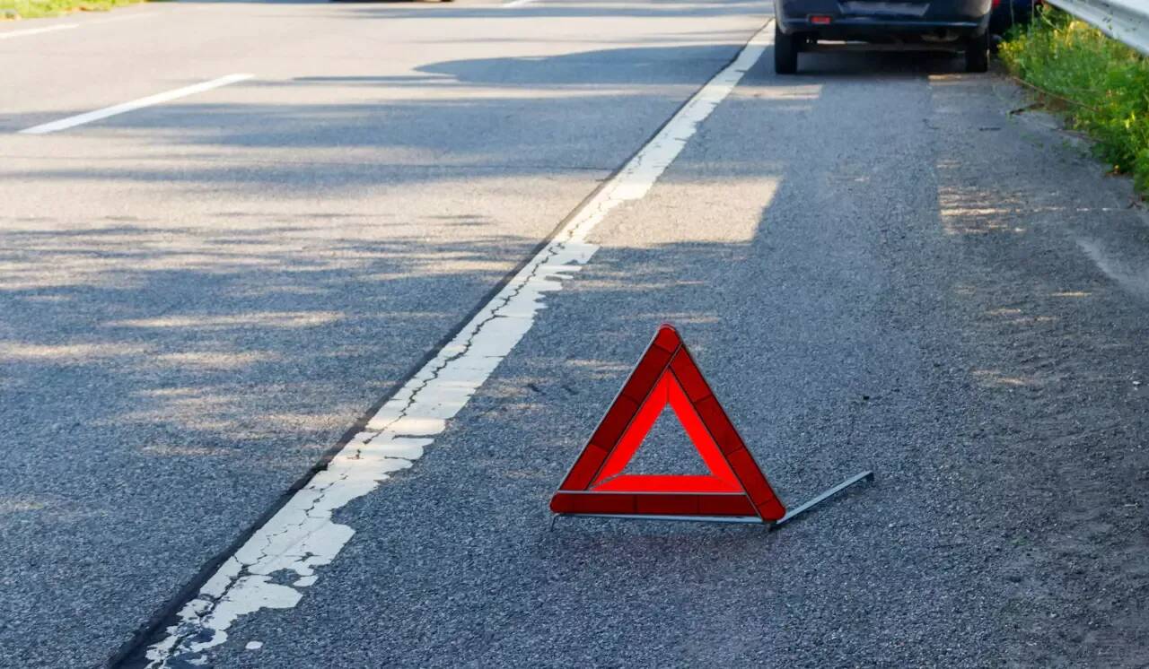 Un jeune homme rentre à pied d'une soirée arrosée et s'endort sur la bande d'arrêt d'urgence en Gironde