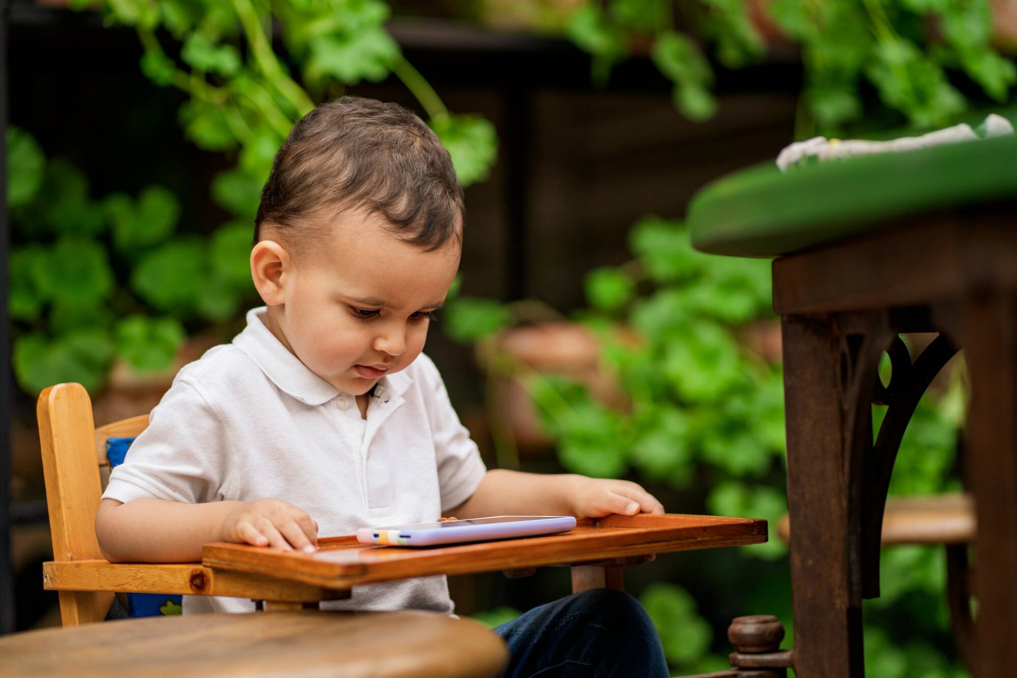 Près d'un enfant sur trois âgé de 2 ans exposé aux écrans numériques: les conseils d'une pédiatre pour en limiter les effets néfastes