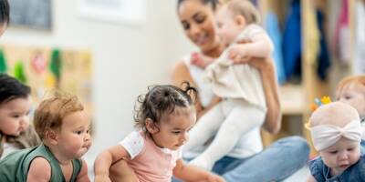 Allonger le congé maternité d'un mois et mieux indemniser le congé parental: la Cour des Comptes émet des recommandations dans un rapport