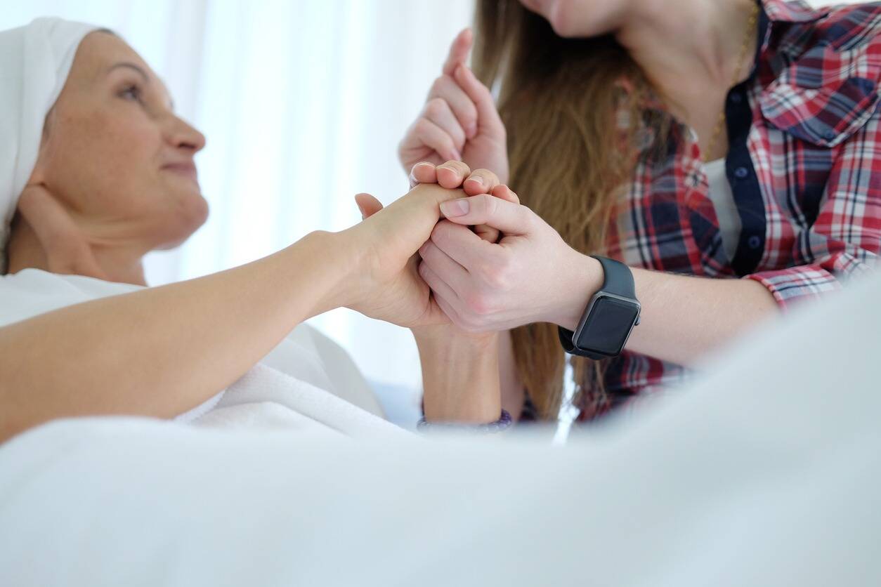 L'industrie du médicament signe le premier accord de branche relatif aux salariés aidants, voici ce que cela va changer