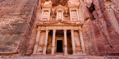 Près de 1.800 touristes évacués, crues soudaines... les impressionnantes images des inondations dans le célèbre site antique de Pétra en Jordanie