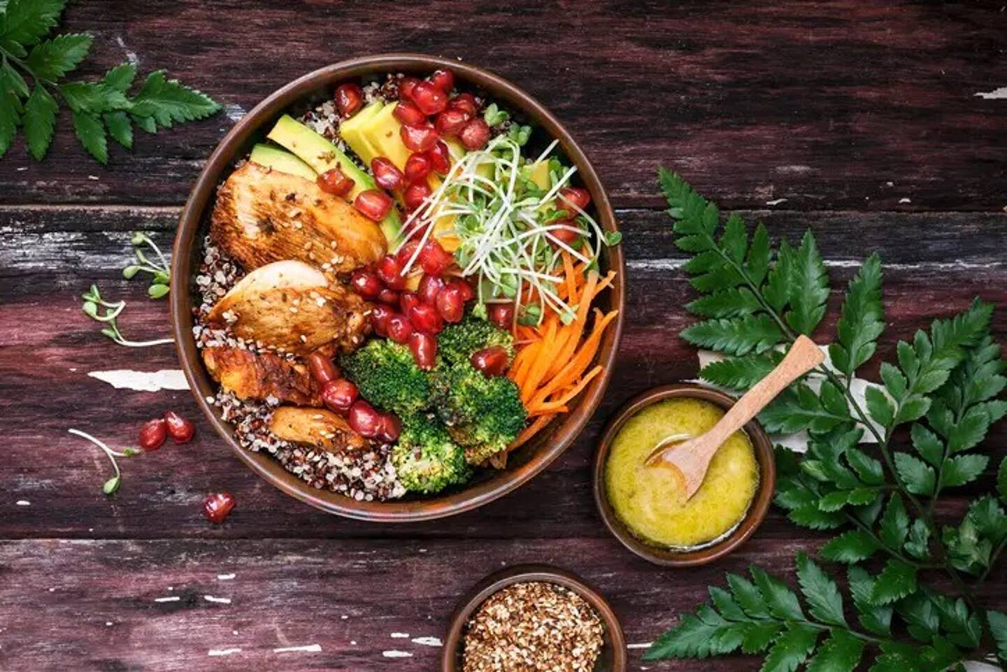 LA RECETTE DU JOUR. Buddha bowl quinoa, poulet, avocat, carotte, brocoli VarMatin LA RECETTE DU JOUR. Buddha bowl quinoa, poulet, avocat, carotte, brocoli VarMatin