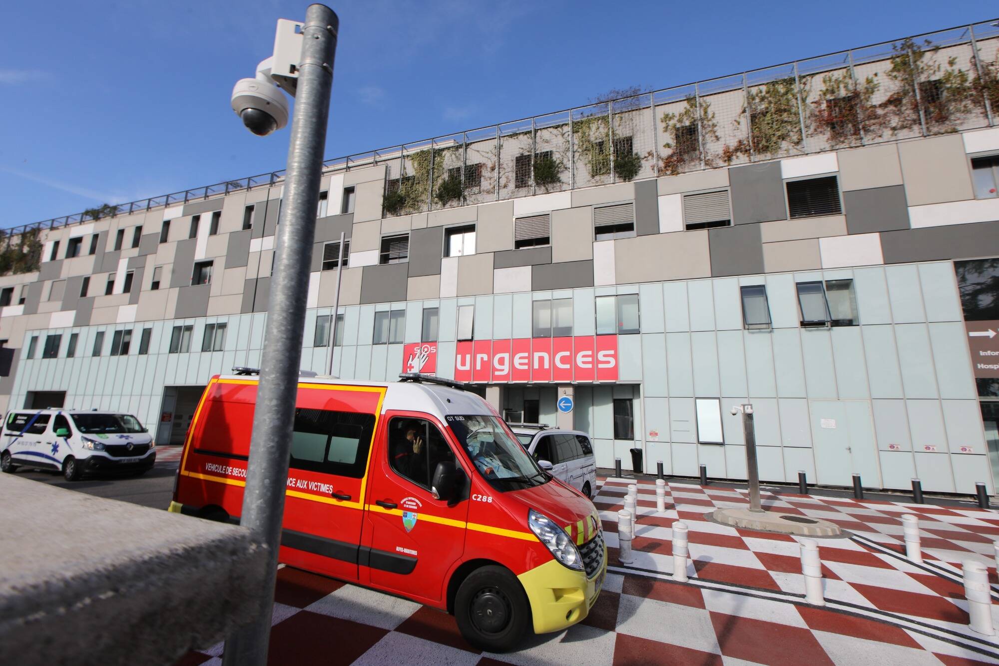 Covid-19: les Alpes-Maritimes sont-elles dans une situation critique? Ce que disent les chiffres