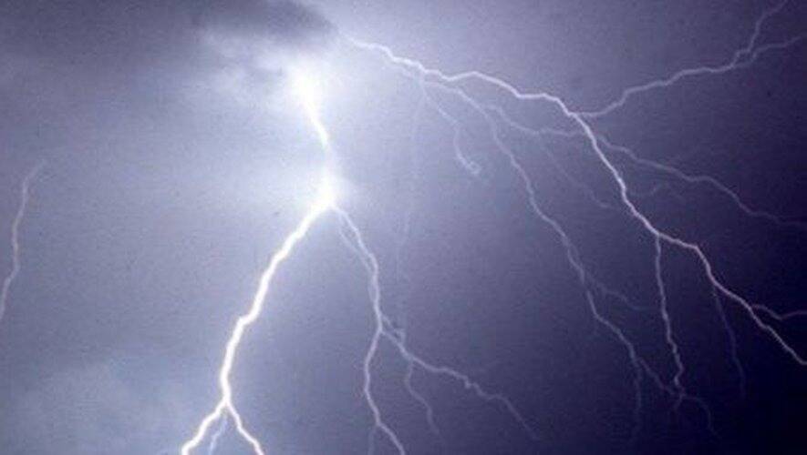 La foudre s'abat sur une maison à Sainte-Maxime: une personne à reloger et toute une rue privée d'électricité
