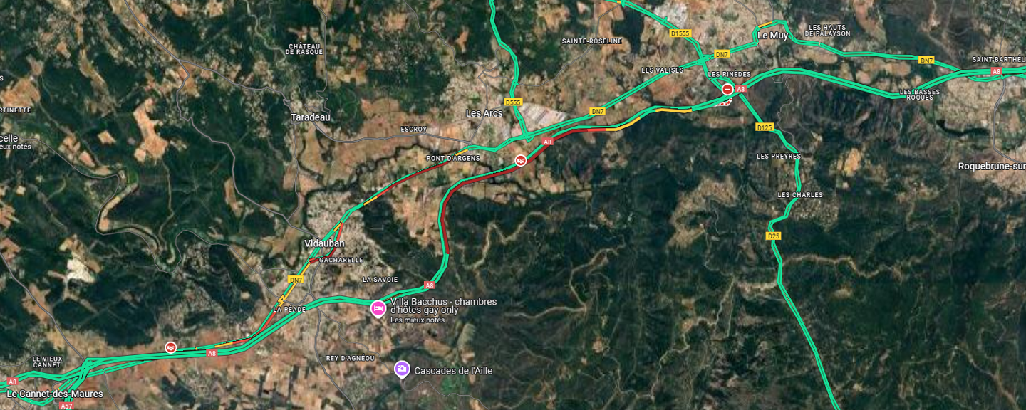 La circulation sur la RDN7 est dense ce jeudi matin entre Le Cannet-des-Maures et Le Muy.