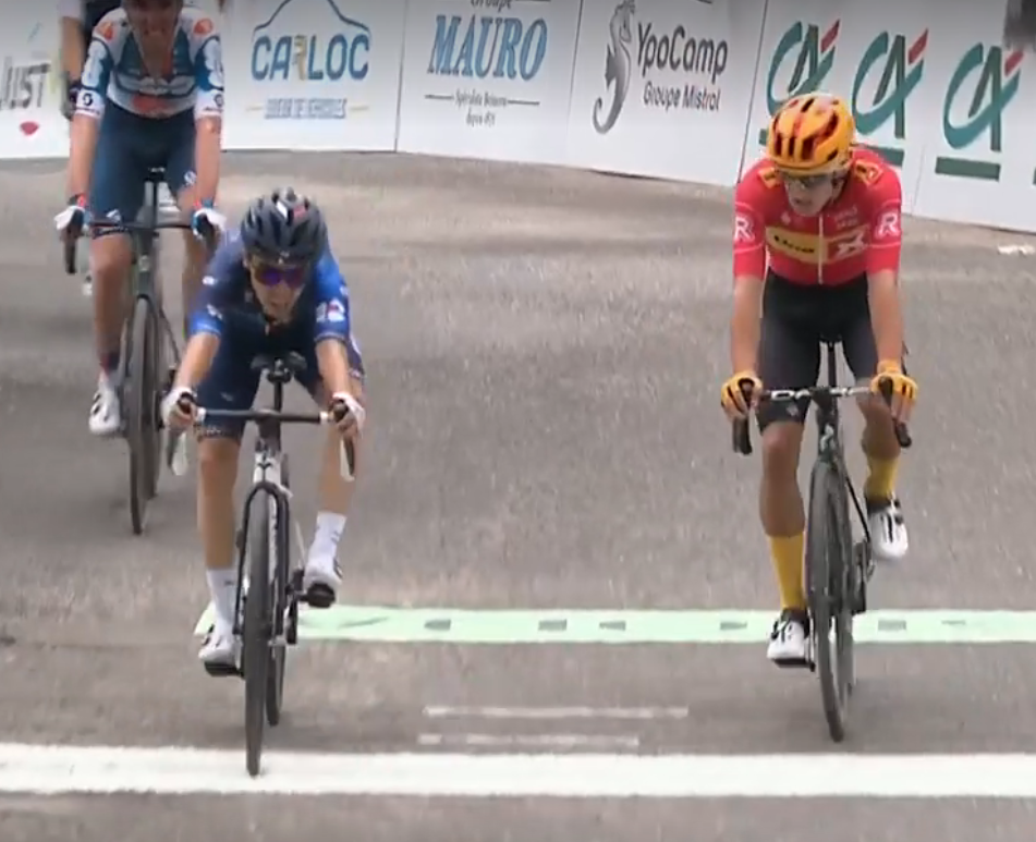 Incroyable victoire de Lenny Martinez sur la ligne d'arrivée de la Classic Var au sommet du mont Faron à Toulon